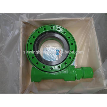 Worm gear slewing drive for solar tracking system